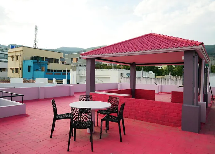 Hill View Paradise - A Luxurious 2Bhk\'S & Private Rooms Near Alipiri