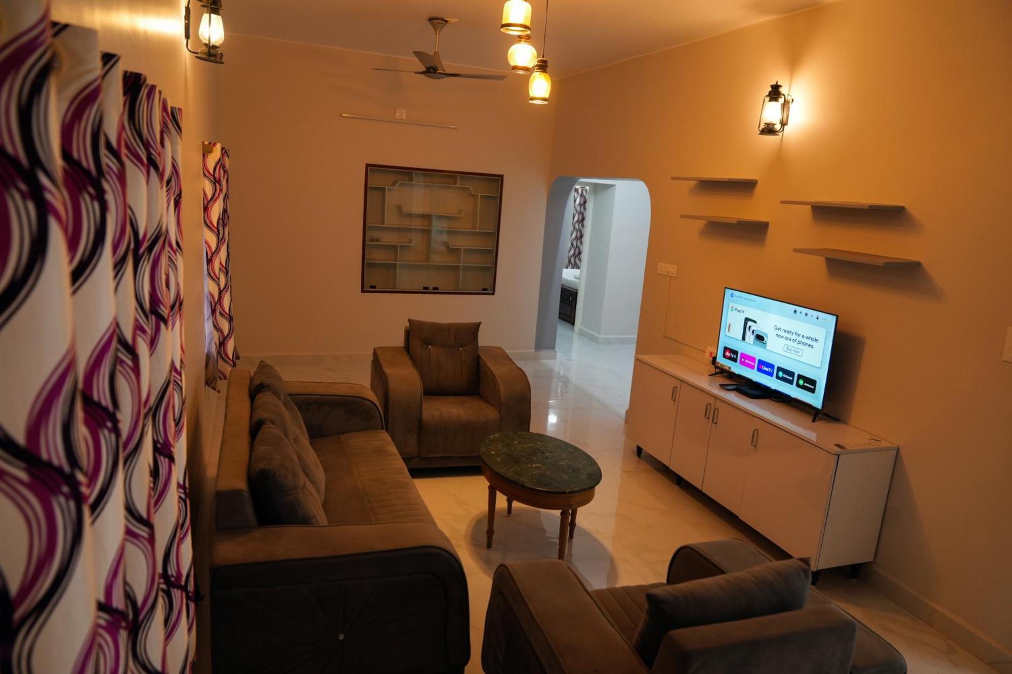 Hill View Paradise - A Luxurious 2bhk's & Private Near Alipiri Apartment