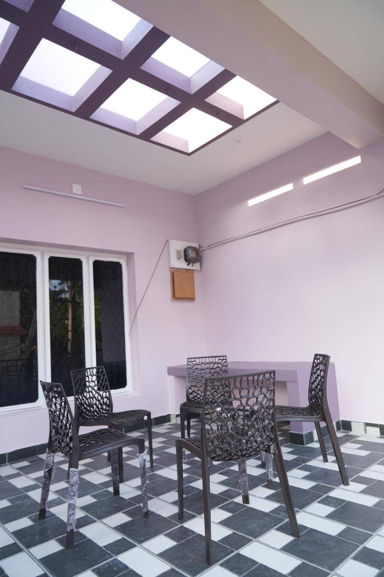 Hill View Paradise - A Luxurious 2bhk's & Private Near Alipiri Apartment